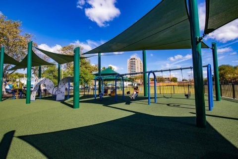 House in Miami, Florida 2 bedrooms, 130.43 sq.m. № 2002674 - photo 20