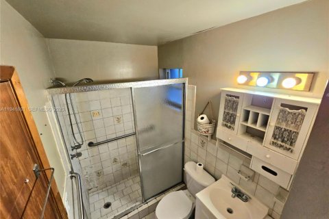 Casa en venta en Miami, Florida, 2 dormitorios, 130.43 m2 № 2002674 - foto 12
