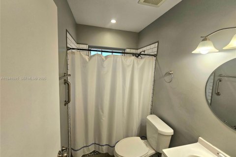 Casa en venta en Miami, Florida, 2 dormitorios, 130.43 m2 № 2002674 - foto 8