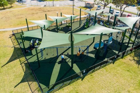 Casa en venta en Miami, Florida, 2 dormitorios, 130.43 m2 № 2002674 - foto 23