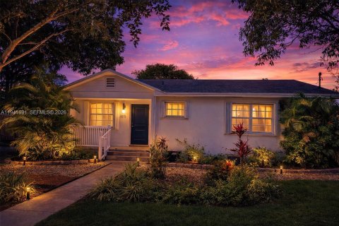 Casa en venta en Miami, Florida, 2 dormitorios, 130.43 m2 № 2002674 - foto 2
