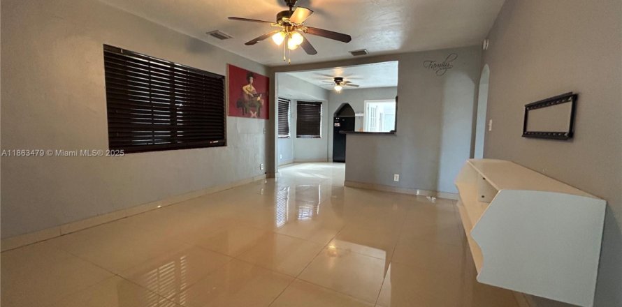 Villa ou maison à Hollywood, Floride 2 chambres, 94.02 m2 № 1891210