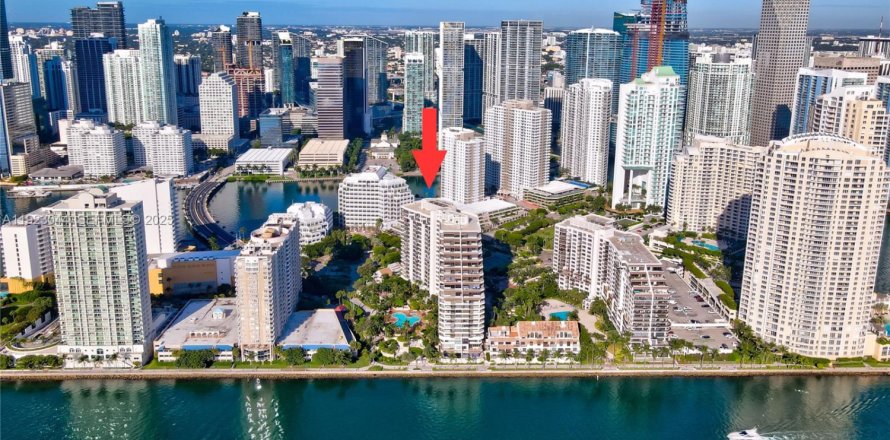 Condominio en Miami, Florida, 3 dormitorios  № 1982551