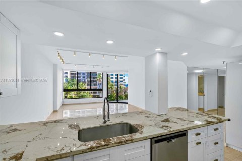 Condominio en venta en Miami, Florida, 3 dormitorios, 150.87 m2 № 1982551 - foto 9