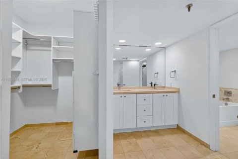 Condominio en venta en Miami, Florida, 3 dormitorios, 150.87 m2 № 1982551 - foto 30