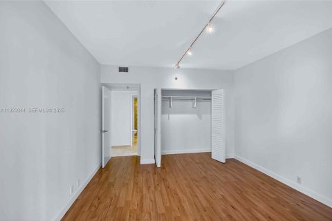 Condominio en venta en Miami, Florida, 3 dormitorios, 150.87 m2 № 1982551 - foto 20