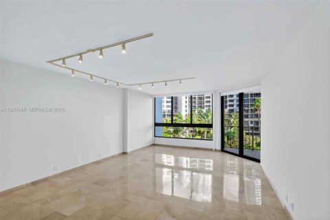 Condominio en venta en Miami, Florida, 3 dormitorios, 150.87 m2 № 1982551 - foto 15