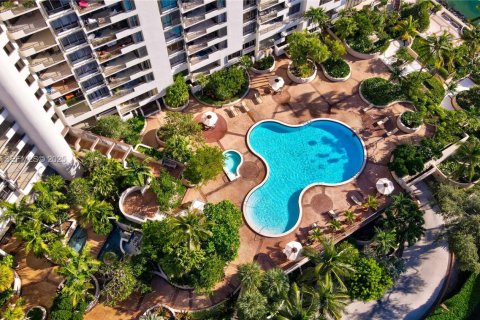 Condominio en venta en Miami, Florida, 3 dormitorios, 150.87 m2 № 1982551 - foto 3
