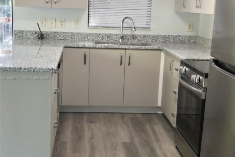 Снять в аренду кондоминиум в Дейви, Флорида 2 спальни, 102.19м2, № 2066123 - фото 4