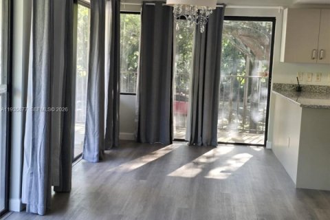 Снять в аренду кондоминиум в Дейви, Флорида 2 спальни, 102.19м2, № 2066123 - фото 3