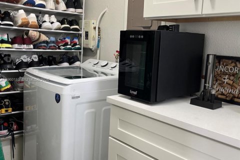 House in Melbourne, Florida 3 bedrooms, 93.46 sq.m. № 2021859 - photo 15