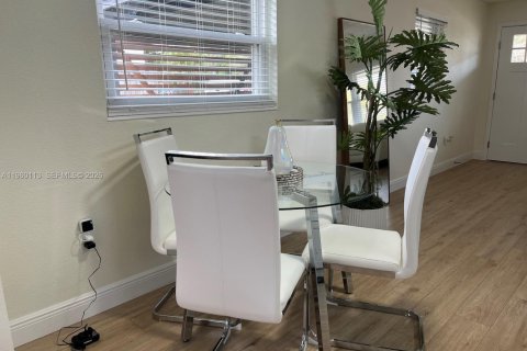 House in Melbourne, Florida 3 bedrooms, 93.46 sq.m. № 2021859 - photo 10