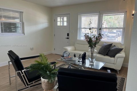 House in Melbourne, Florida 3 bedrooms, 93.46 sq.m. № 2021859 - photo 8