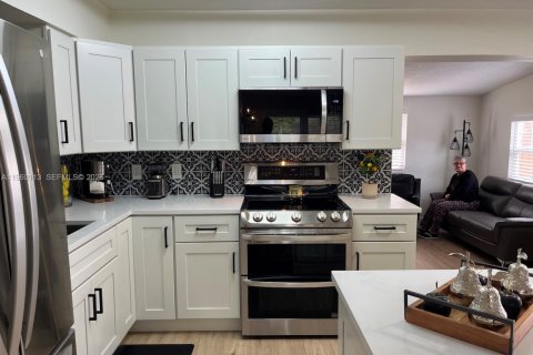 House in Melbourne, Florida 3 bedrooms, 93.46 sq.m. № 2021859 - photo 21