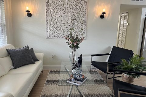 House in Melbourne, Florida 3 bedrooms, 93.46 sq.m. № 2021859 - photo 6