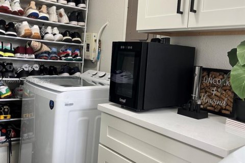 House in Melbourne, Florida 3 bedrooms, 93.46 sq.m. № 2021859 - photo 18