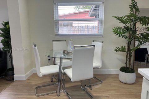 House in Melbourne, Florida 3 bedrooms, 93.46 sq.m. № 2021859 - photo 9