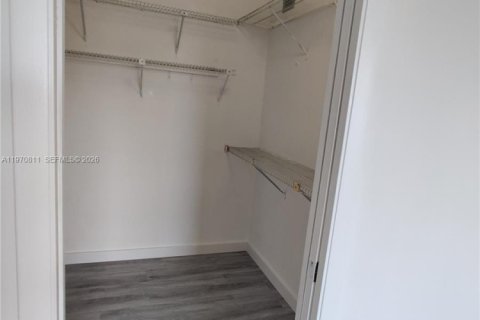 Condo in Hialeah, Florida, 2 bedrooms  № 2031460 - photo 10