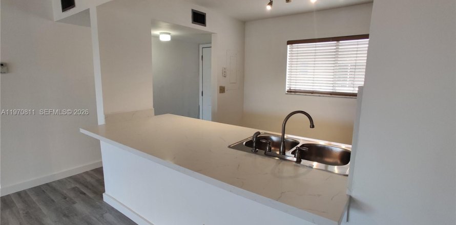 Condo in Hialeah, Florida, 2 bedrooms  № 2031460