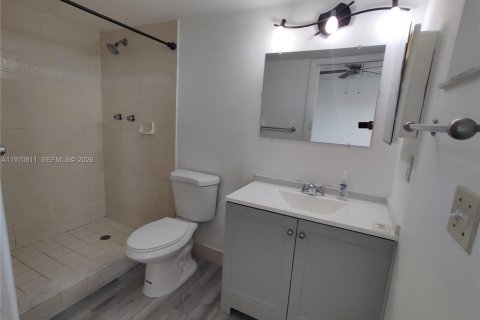 Condo in Hialeah, Florida, 2 bedrooms  № 2031460 - photo 11