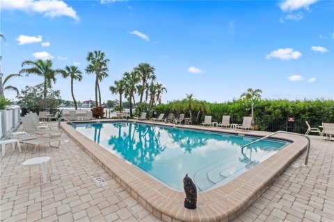 Condominio en venta en Treasure Island, Florida, 2 dormitorios, 122.63 m2 № 1530419 - foto 13
