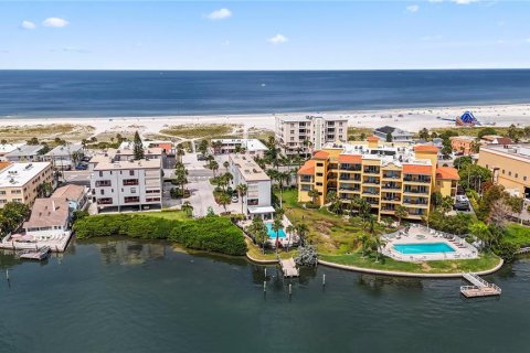 Condominio en venta en Treasure Island, Florida, 2 dormitorios, 122.63 m2 № 1530419 - foto 3