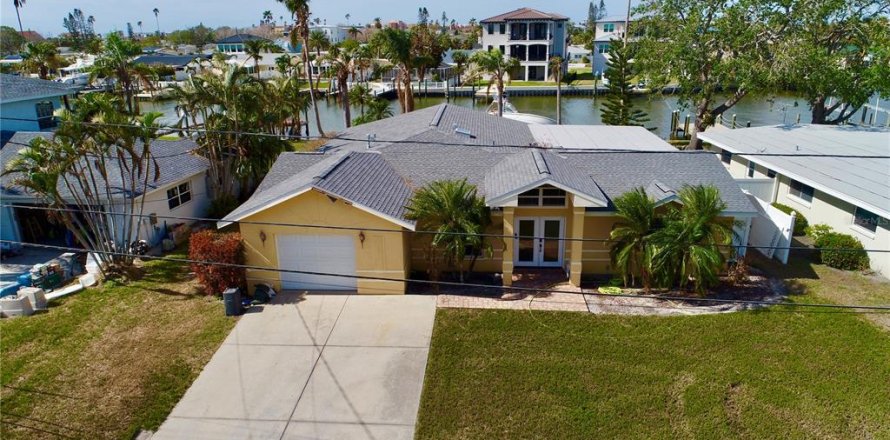 Casa en Redington Beach, Florida 3 dormitorios, 178.56 m2 № 1436442