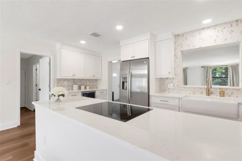 House in Saint Petersburg, Florida 4 bedrooms, 164.62 sq.m. № 1871224 - photo 10