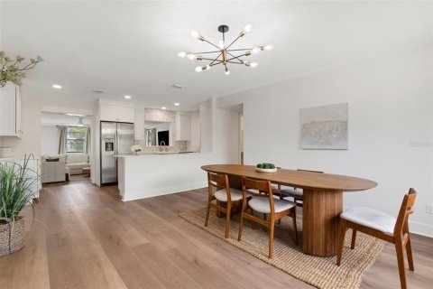 House in Saint Petersburg, Florida 4 bedrooms, 164.62 sq.m. № 1871224 - photo 4