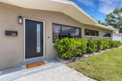 House in Saint Petersburg, Florida 4 bedrooms, 164.62 sq.m. № 1871224 - photo 2