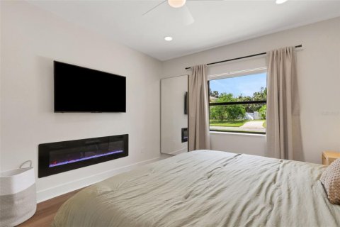 House in Saint Petersburg, Florida 4 bedrooms, 164.62 sq.m. № 1871224 - photo 19