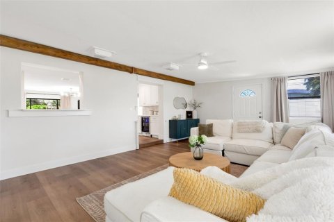 House in Saint Petersburg, Florida 4 bedrooms, 164.62 sq.m. № 1871224 - photo 17
