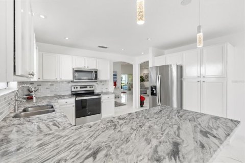 Casa en venta en The Villages, Florida, 3 dormitorios, 177.26 m2 № 1509240 - foto 6