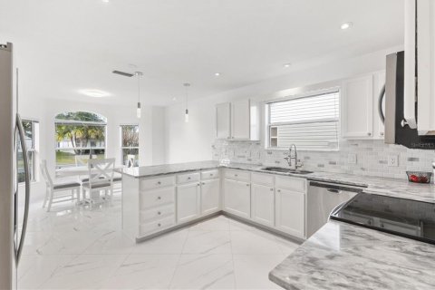 Casa en venta en The Villages, Florida, 3 dormitorios, 177.26 m2 № 1509240 - foto 3