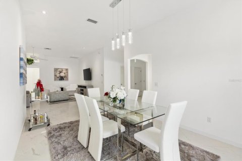 Casa en venta en The Villages, Florida, 3 dormitorios, 177.26 m2 № 1509240 - foto 9