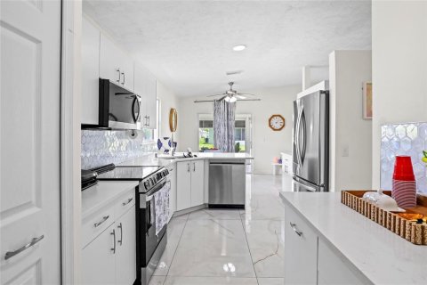 House in St. Lucie, Florida 3 bedrooms, 159.23 sq.m. № 2097802 - photo 10