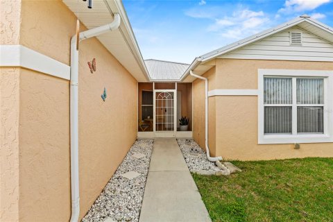 House in St. Lucie, Florida 3 bedrooms, 159.23 sq.m. № 2097802 - photo 4