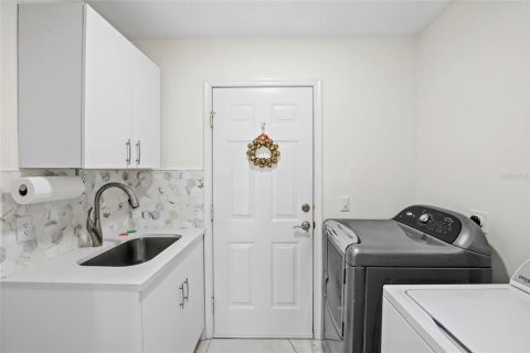 House in St. Lucie, Florida 3 bedrooms, 159.23 sq.m. № 2097802 - photo 27