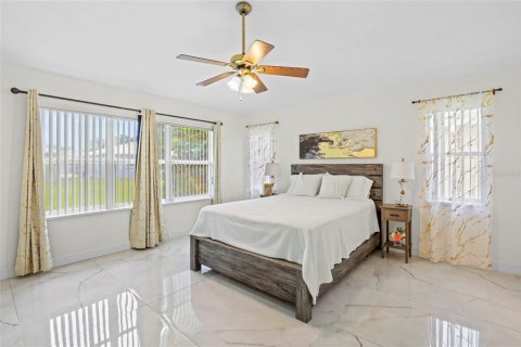 House in St. Lucie, Florida 3 bedrooms, 159.23 sq.m. № 2097802 - photo 17