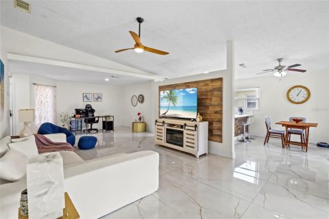 House in St. Lucie, Florida 3 bedrooms, 159.23 sq.m. № 2097802 - photo 7