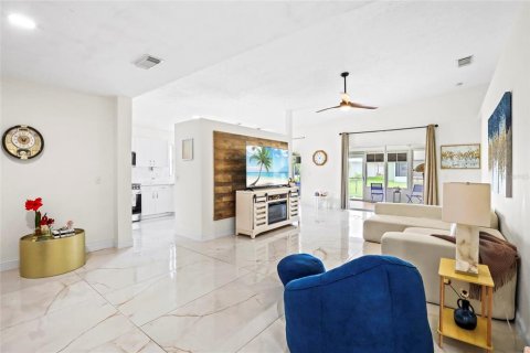 House in St. Lucie, Florida 3 bedrooms, 159.23 sq.m. № 2097802 - photo 8