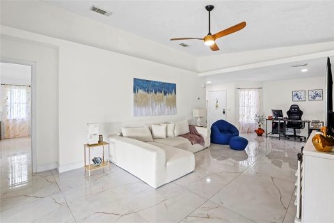 House in St. Lucie, Florida 3 bedrooms, 159.23 sq.m. № 2097802 - photo 6