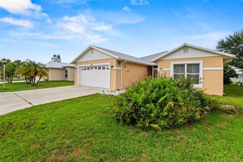 House in St. Lucie, Florida 3 bedrooms, 159.23 sq.m. № 2097802 - photo 3
