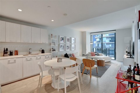 Condo in Miami, Florida, 1 bedroom  № 1763419 - photo 4