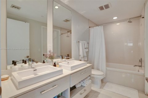 Condo in Miami, Florida, 1 bedroom  № 1763419 - photo 20
