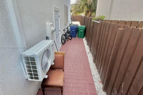 House in Homestead, Florida 4 bedrooms, 226.4 sq.m. № 1756029 - photo 5