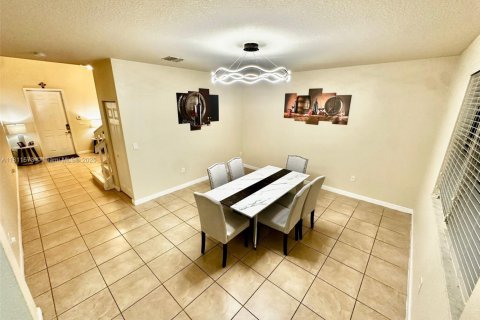 House in Homestead, Florida 4 bedrooms, 226.4 sq.m. № 1756029 - photo 21