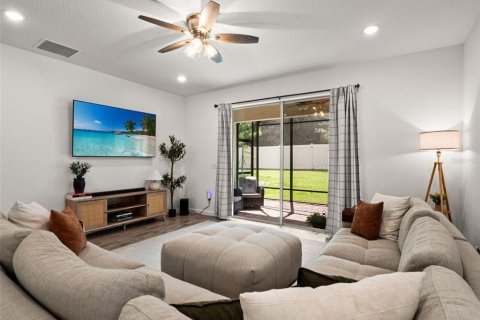 House in Mount Dora, Florida 3 bedrooms, 182.65 sq.m. № 2310330 - photo 12
