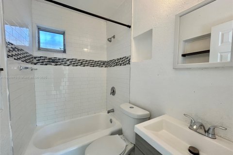 Apartment in El Portal, Florida 1 bedroom, 46.45 sq.m. № 1926111 - photo 14