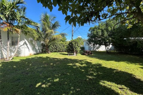 Apartment in El Portal, Florida 1 bedroom, 46.45 sq.m. № 1926111 - photo 19